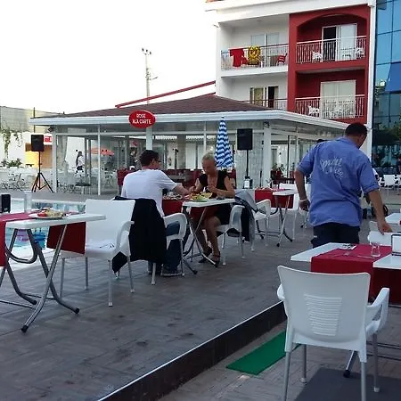 Rose Hotel Side
