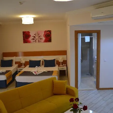 Rose Hotel Side
